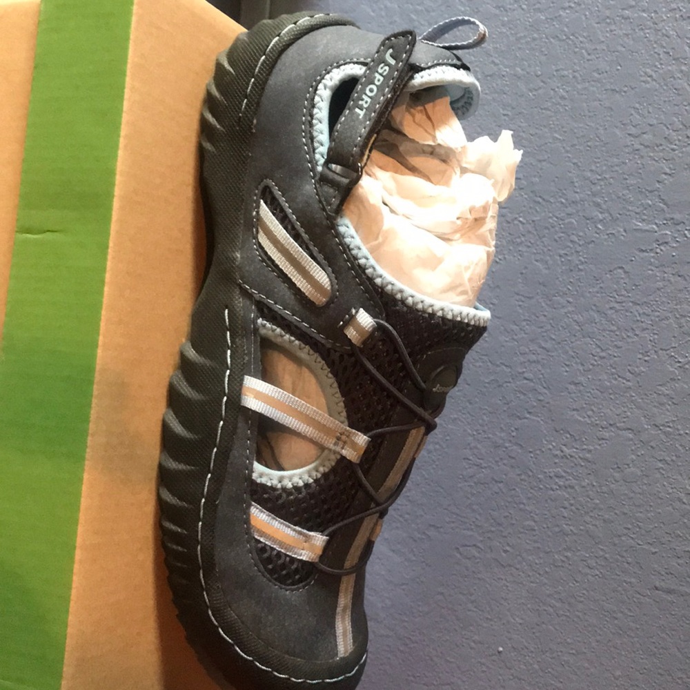 Shoe